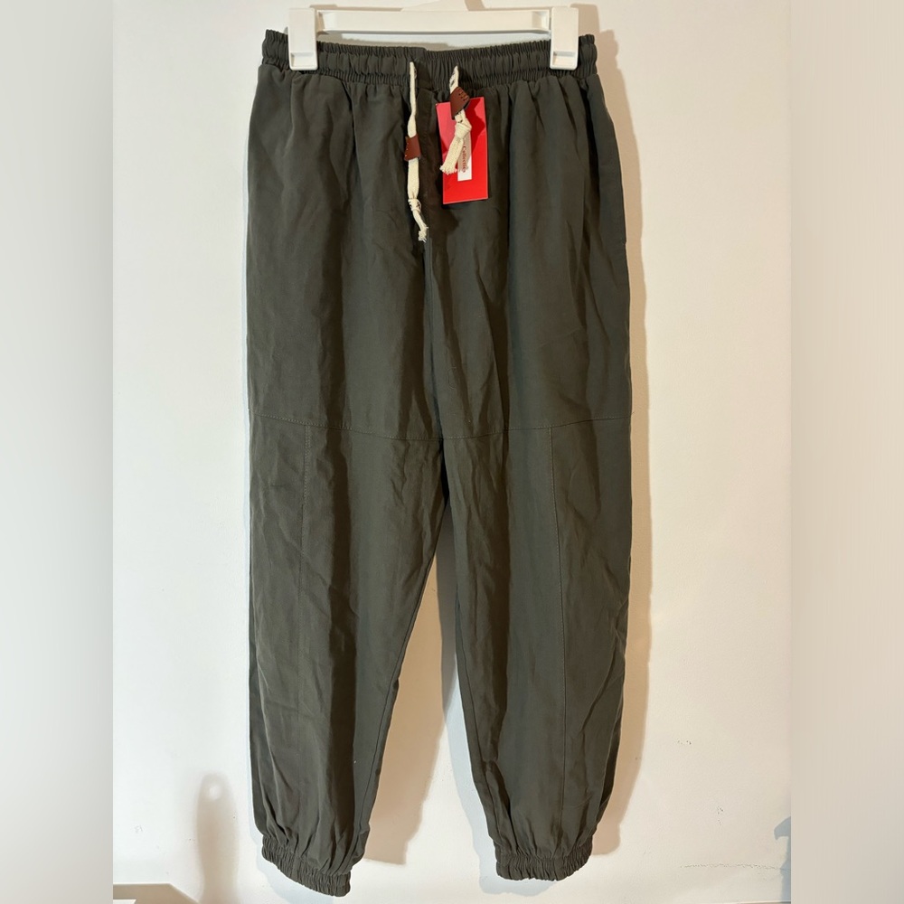 Men’s Medium Dark Gray Joggers NWT Pockets Drawstring Comfy Casual Lounge